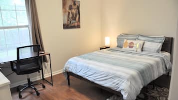 3 bedrooms, desk, iron/ironing board, travel crib