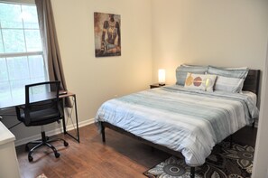 3 bedrooms, desk, iron/ironing board, travel cot - Med Center - 3 bd-2ba - Gated - Pets-Long-Monthly Discounts (Houston)