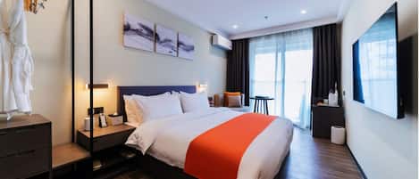 Habitación superior con 1 cama matrimonial o 2 individuales | 1 habitación, decoración personalizada y muebles diferentes