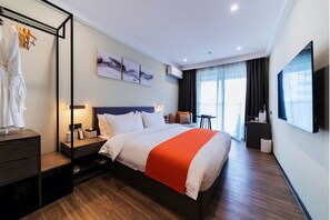 Habitación superior con 1 cama matrimonial o 2 individuales | Decoración personalizada, muebles diferentes y insonorización 