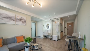 Studio Suite Deluks, 1 Tempat Tidur Queen | Area keluarga