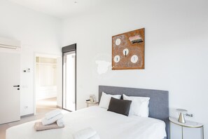 4 bedrooms, iron/ironing board, free WiFi, bed sheets