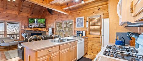 Jääkaappi, liesi, astianpesukone, jääpalakone