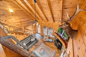 Smart TV, fireplace - Above & Beyond - Cabin w/ Massive Views Near Helen (Cleveland)