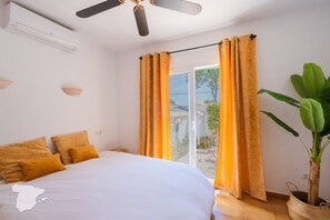 4 bedrooms, iron/ironing board, free WiFi, bed sheets