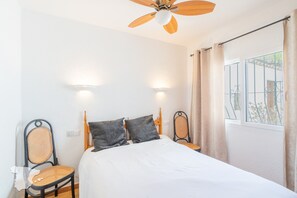 4 chambres, fer et planche à repasser, Wi-Fi gratuit, draps fournis