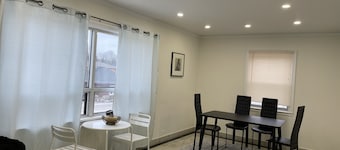 Bright & refreshing Port Credit apartment - 4 mins to the lake!