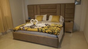 4 bedrooms, WiFi, bed sheets - Mimos' le Café (Machala)