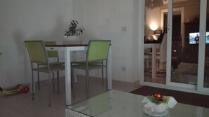 Outdoor dining - Apartment in villa - Air conditioned - Wi-fi - near the sea (Avola)