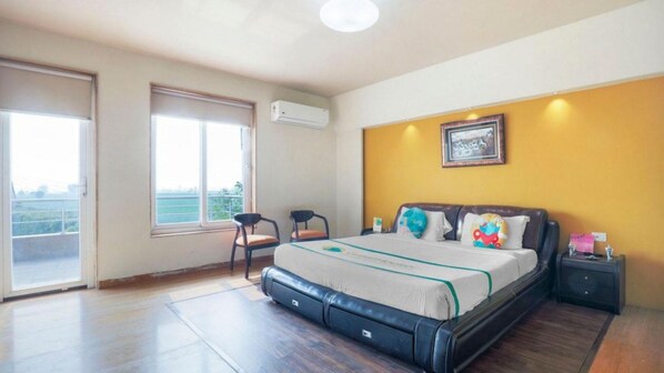 4 Schlafzimmer, Zimmersafe, Schreibtisch, Bügeleisen/Bügelbrett