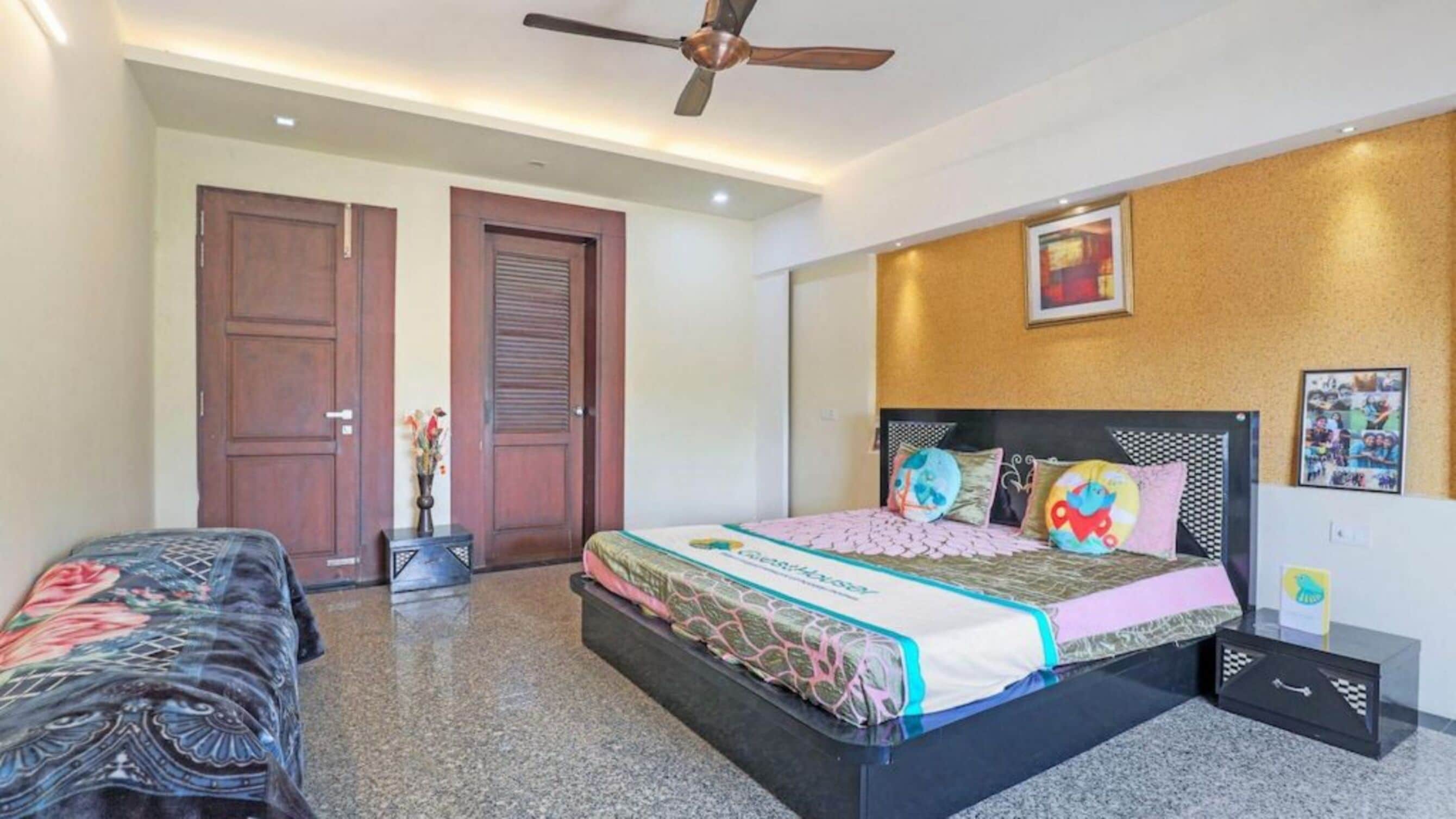 4 habitaciones, caja de seguridad en la habitación y escritorio 