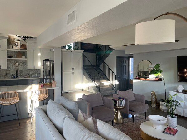 TV - Family-Friendly Central Location Perfect for the Superbowl (Phoenix)