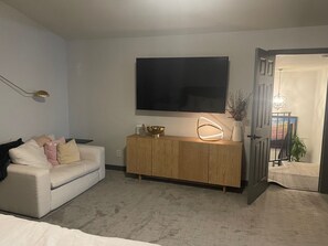 3 bedrooms, iron/ironing board, WiFi, bed sheets - Family-Friendly Central Location Perfect for the Superbowl (Phoenix)