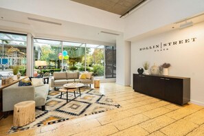 Interior - Ideal South Lake Union 1BR w/ W/D & Gym, Walkable Area, by Blueground (Seattle)