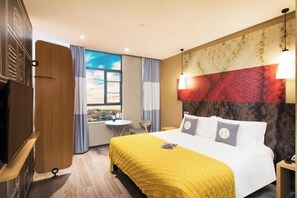 A hotel room with a bed, a window with a view, a small table, and a chair. - YUEFENG HOTEL(Guangzhoupanyu) (Guangzhou)
