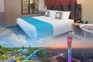 A hotel room with a bed, a nightstand, and a view of a cityscape. - YUEFENG HOTEL(Guangzhoupanyu) (Guangzhou)