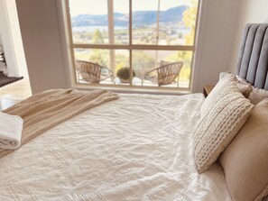 3 quartos, cofres nos quartos, ferros/tábuas de passar roupa