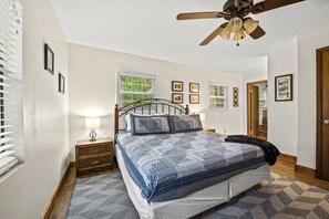 4 bedrooms, desk, iron/ironing board, free WiFi