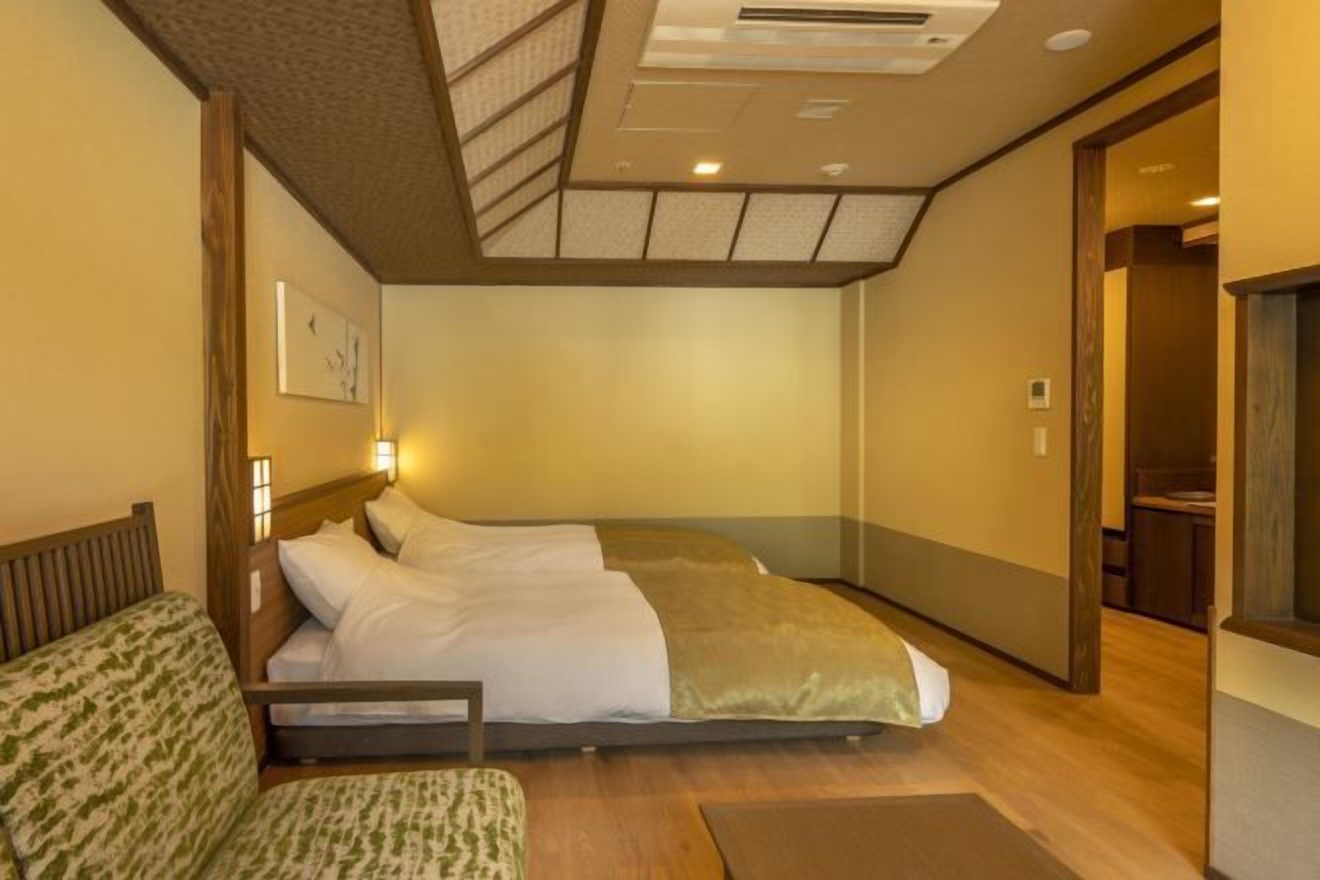 In-room safe, free WiFi, bed sheets