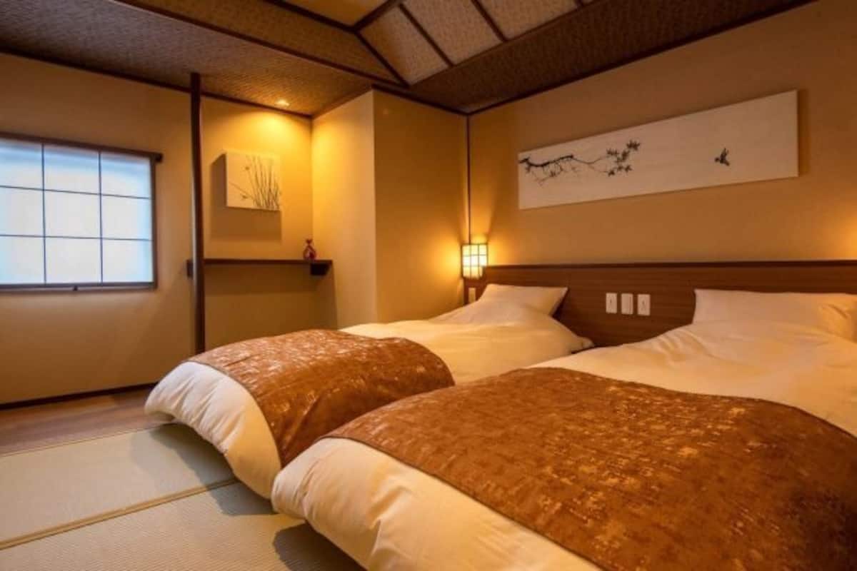Caja de seguridad en la habitación, wifi gratis y ropa de cama