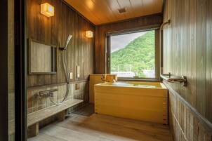 İki Ayrı Yataklı Oda, Sigara İçilmez (Universal 36sq, 2F to 3F, Hot Spring) | Banyo | Duş/küvet kombinasyonu, kaplıca suyu küveti, saç kurutma makinesi 
