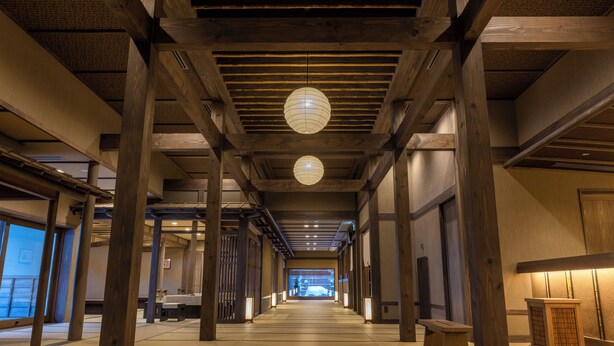 A traditional Japanese interior with wooden beams, tatami flooring, and lanterns. - Jozankei Yurakusoan (Sapporo)