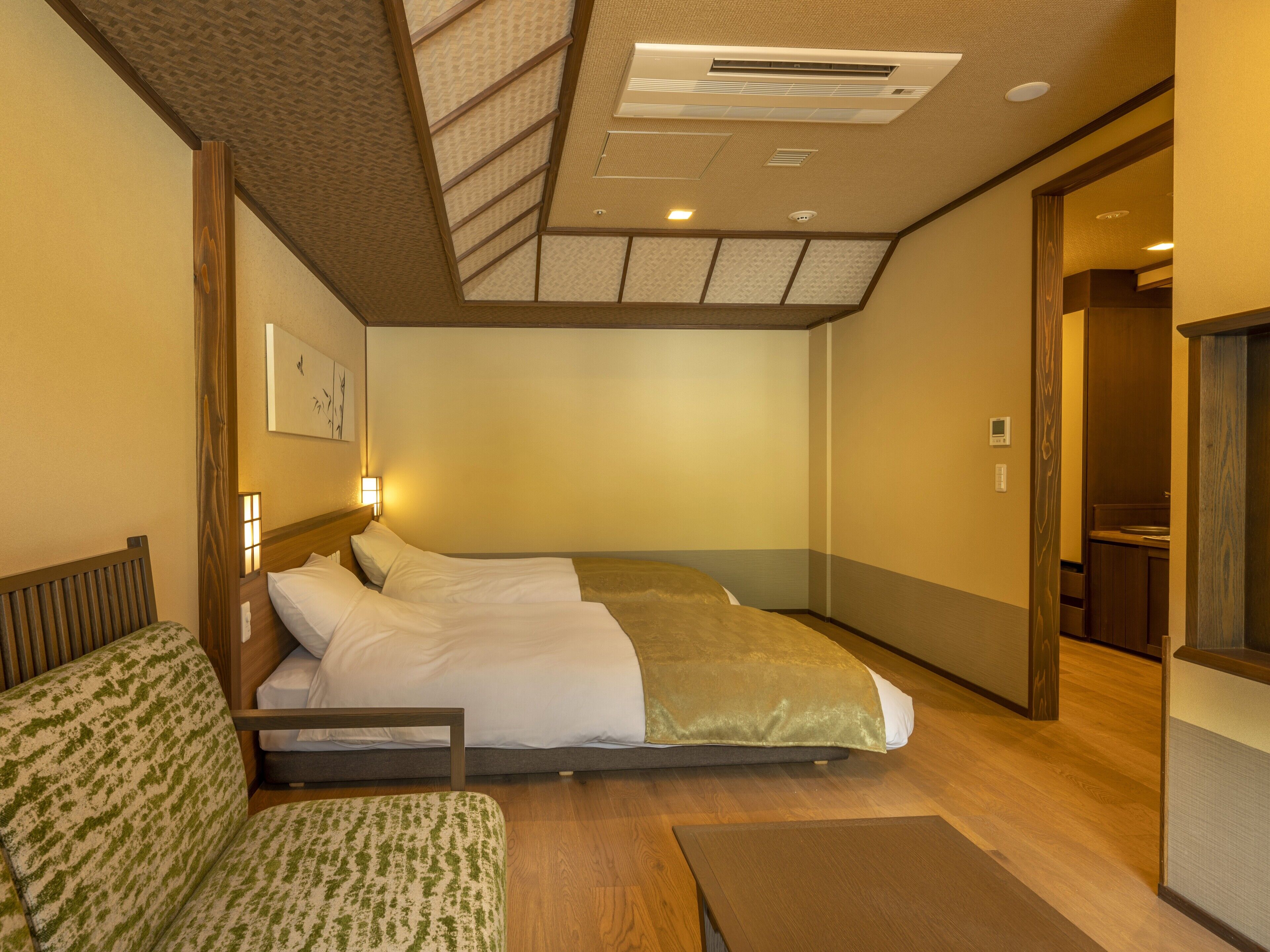 خزنة داخل الغرفة وواي فاي مجانًا وملاءات أسرّة