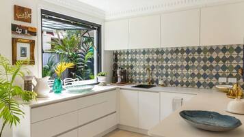 Fridge, microwave, oven, stovetop