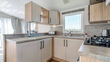Fridge, oven, stovetop, toaster