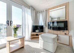 Living area - Platinum Caravan 6 Berth (3 bed) (Pet) (Skegness)