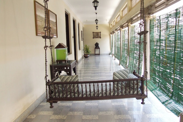 Kawasan tempat duduk lobi