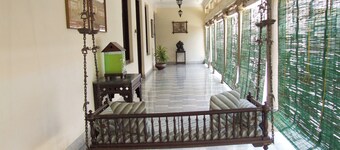 Nilambag palace