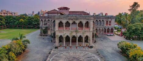 Fachada de la propiedad