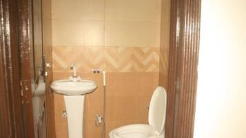 Deluxe Double Room | Bathroom