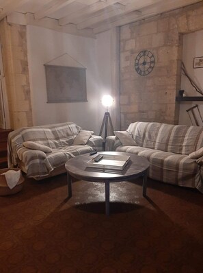 Télévision, cheminée