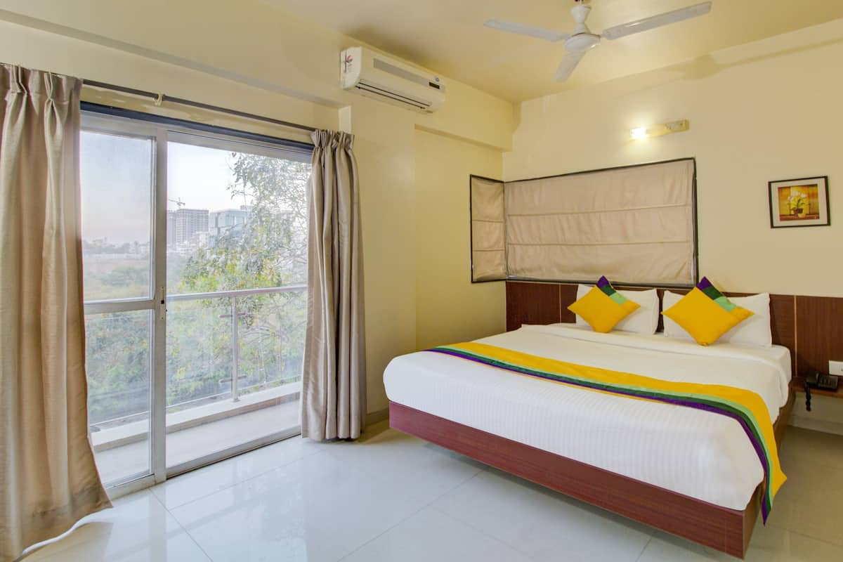 Premium Double Room | Desk, iron/ironing board