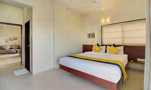 Premium Double Room | Desk, iron/ironing board - Itsy Hotels Sky Vista (Pune)