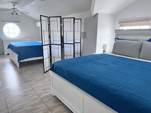 3 slaapkamers, een strijkplank/strijkijzer, gratis wifi, beddengoed