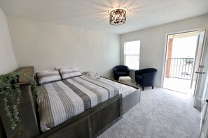 3 chambres, bureau, fer et planche à repasser, accès au Wi-Fi (inclus)