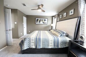 3 bedrooms, desk, iron/ironing board, free WiFi - 3 Bedroom Dallas Escape (Dallas)
