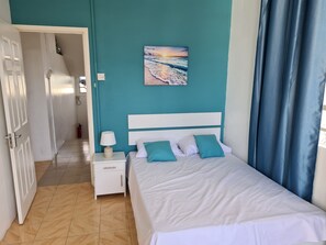 4 dormitorios, tabla de planchar con plancha, wifi gratis y ropa de cama