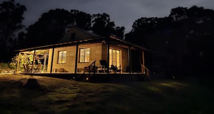 Jamaicaville - 90 Acre hilltop off-grid eco-home with awesome views