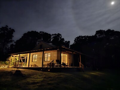 Jamaicaville - 90 Acre hilltop off-grid eco-home with awesome views