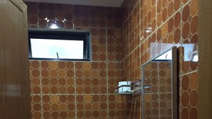 Habitación, baño privado | Baño