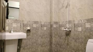 Deluxe Room | Bathroom