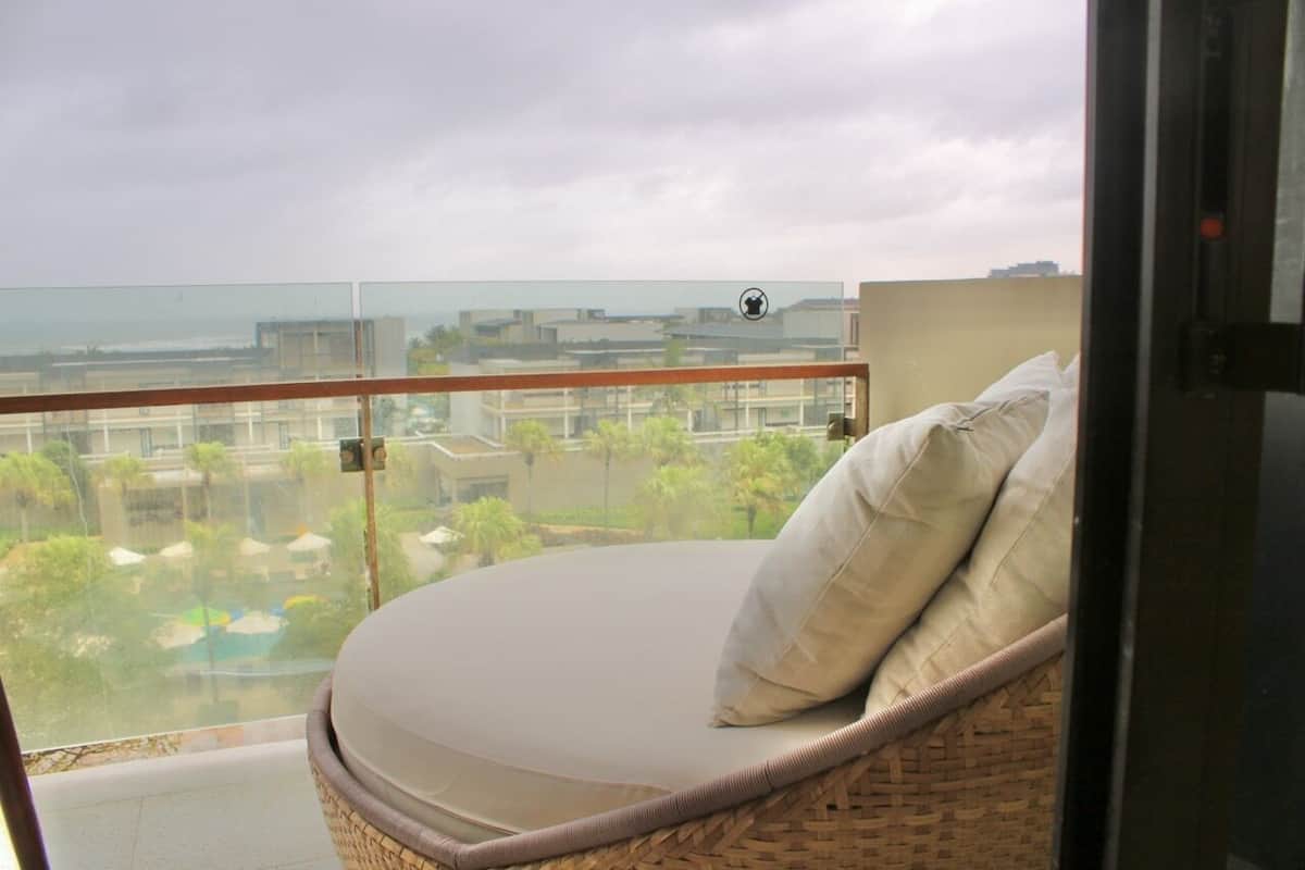 Deluxe Apartment, 2 Bedrooms, Partial Ocean View | Balcony