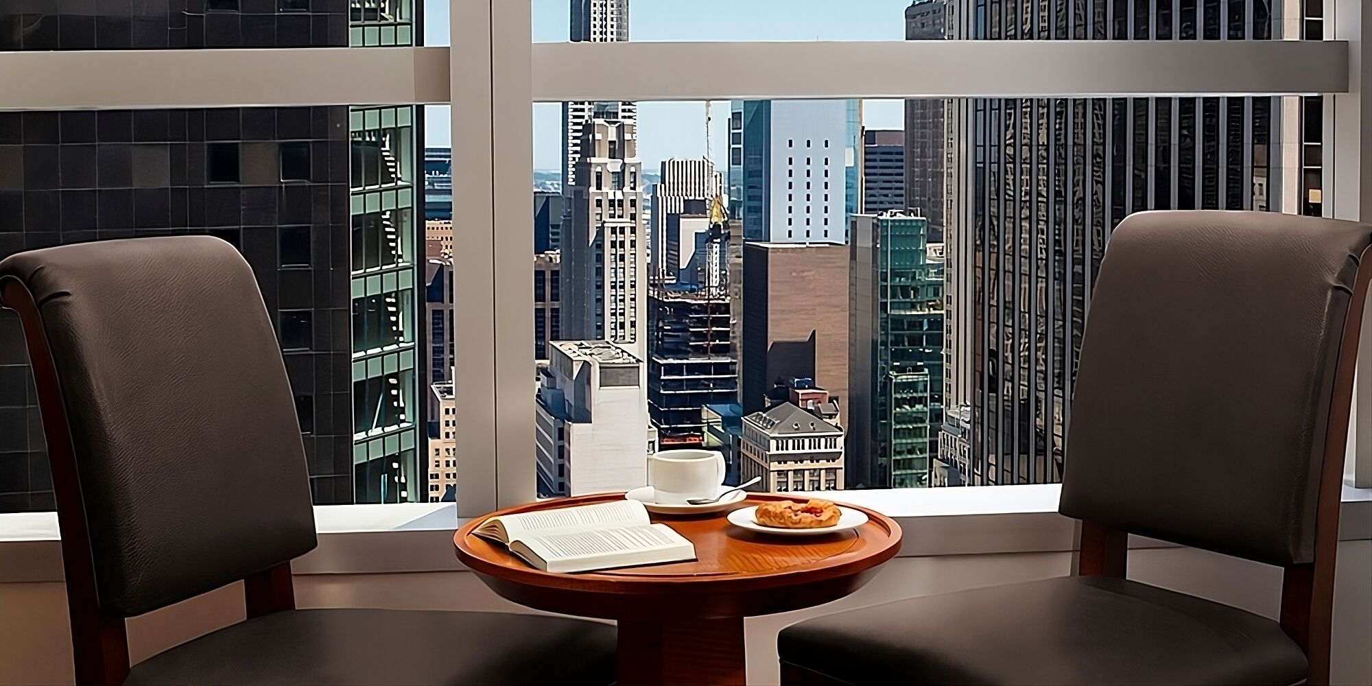 Ultimate Downtown Address! Just Minutes to Broadway Theatres, Pet-friendly!