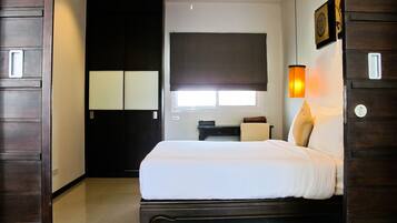 4 bedrooms, in-room safe, iron/ironing board, WiFi