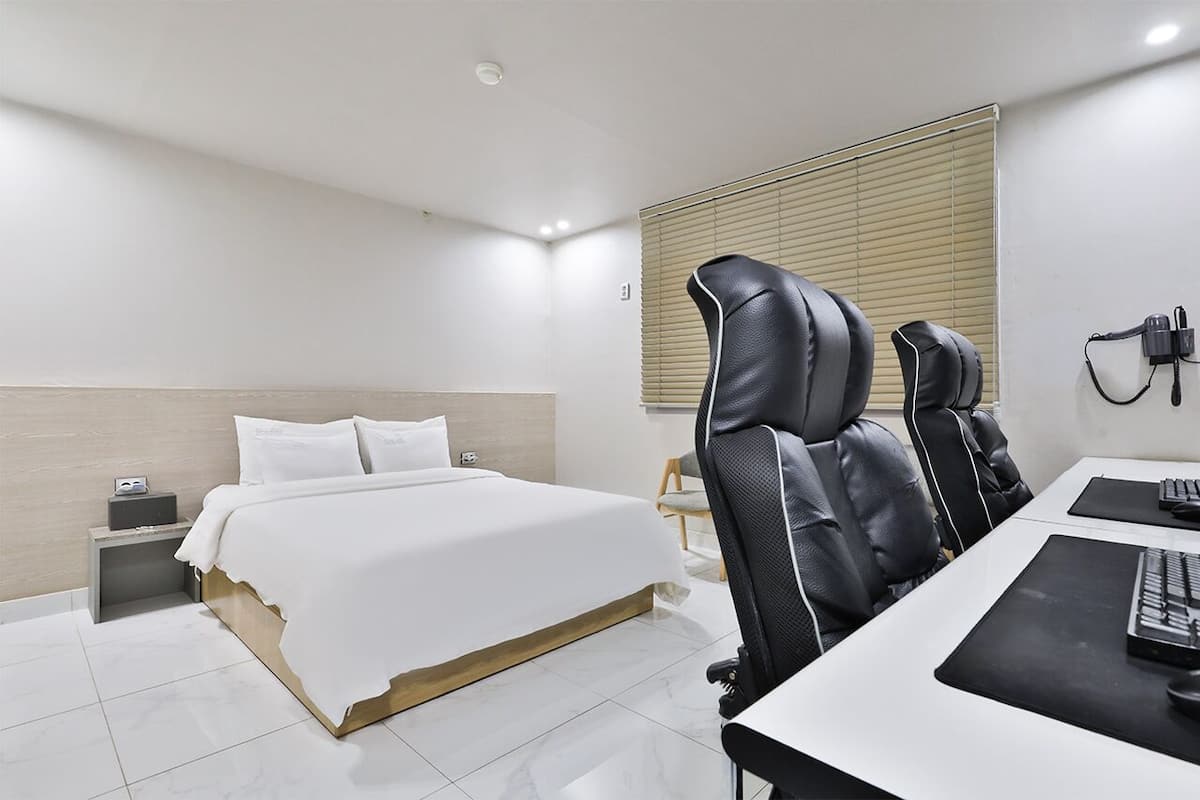 Habitación básica doble | Escritorio y wifi gratis