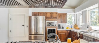 Explorer by AvantStay | Close to Slopes! Game Room, Guest Suite, Hot Tub